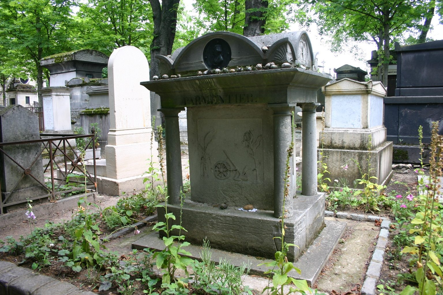 Antoine-Augustin Parmentier's tomb, Pere Lachaise Cemetery, Paris - 01.JPG